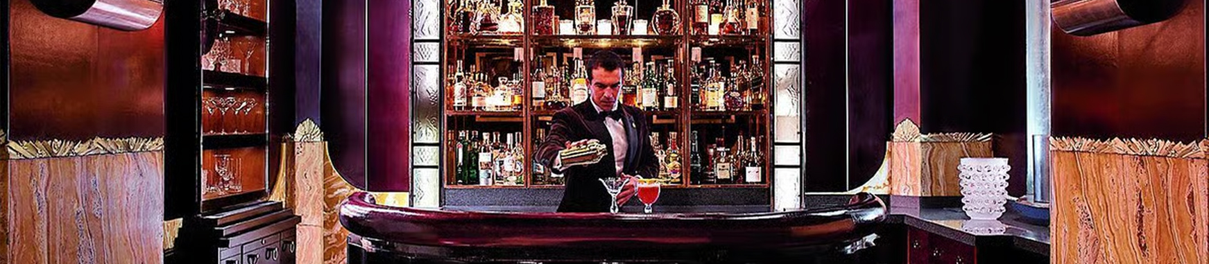 The Fumoir Bar
